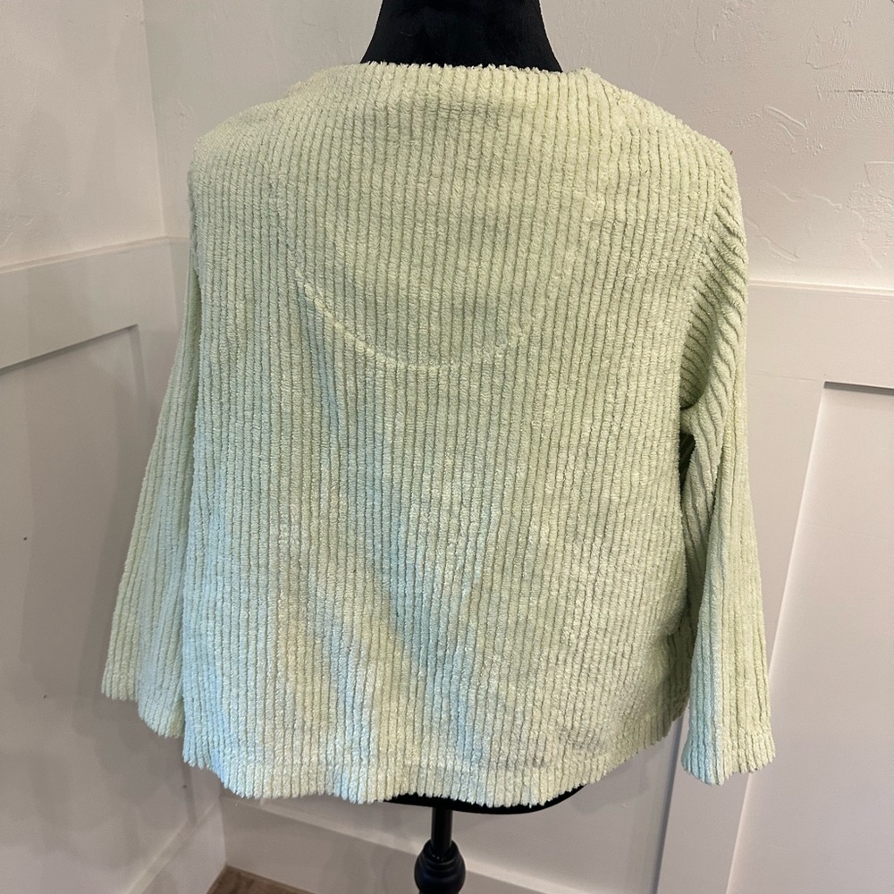 Chic Cottagecore Cardigan with‎ Pink and Green Accents - Picture 4 of 7